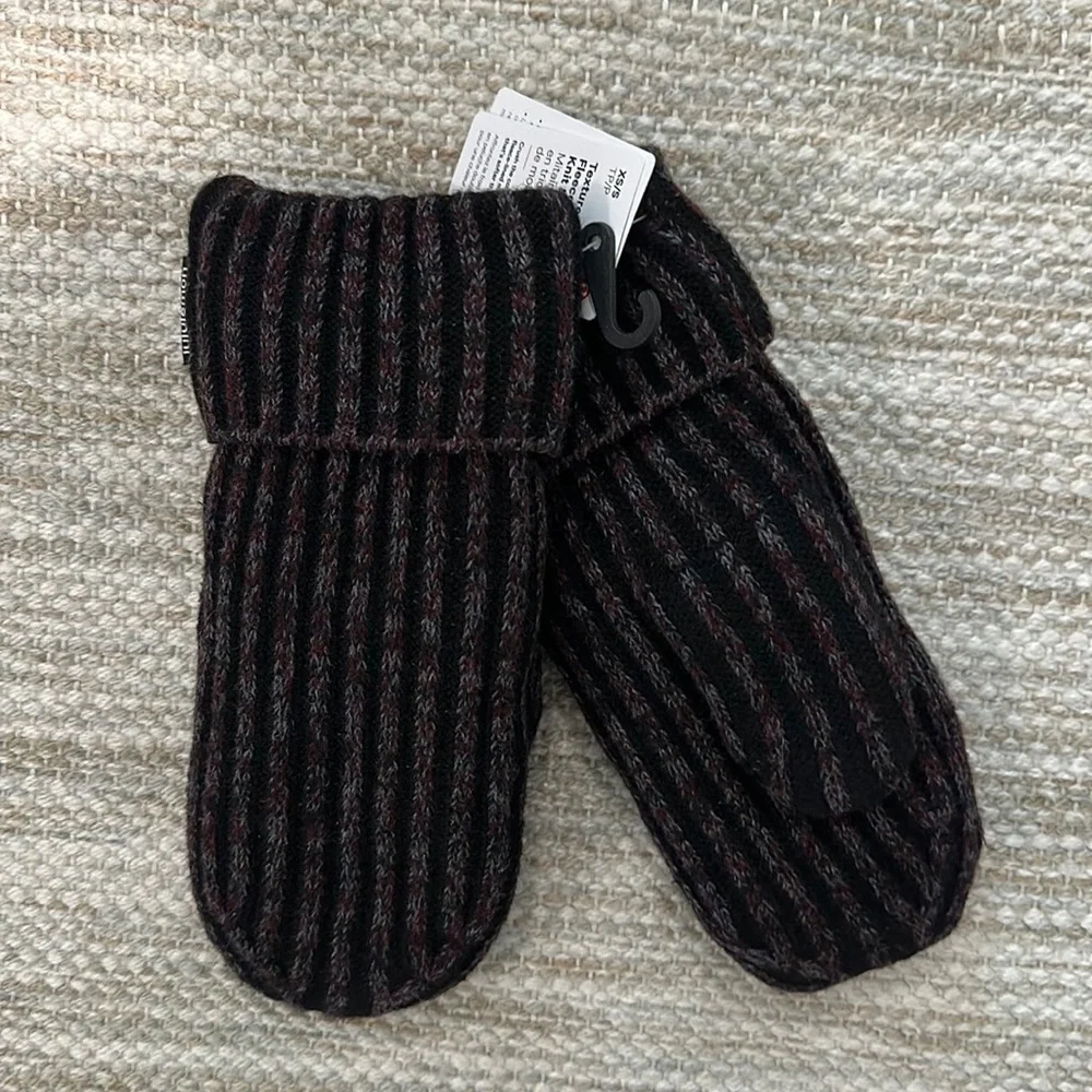 lululemon Women's Textured Fleece-Lined Knit Mittens cassis black/dark XS/S NWT